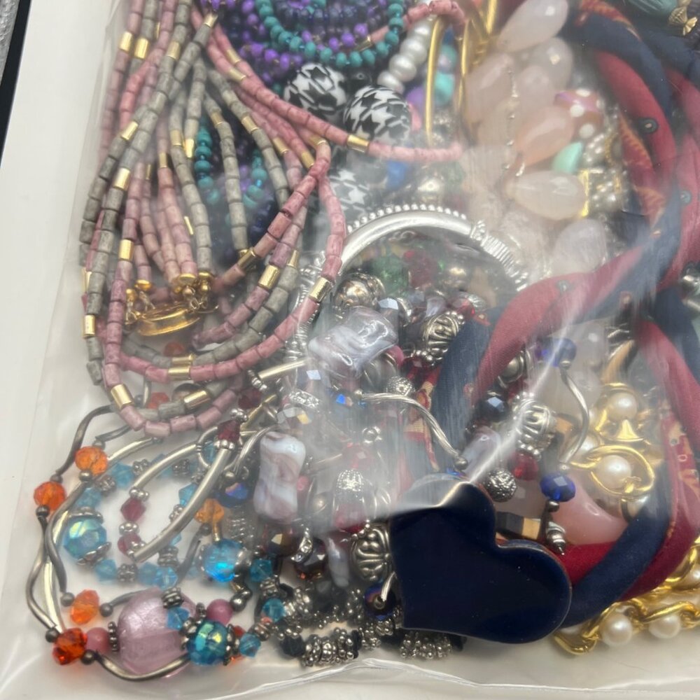 Mixed Estate Lot 2.1lb Necklaces Earrings Bracelets Wearable Sellable 1980-2000s - Picture 5 of 12